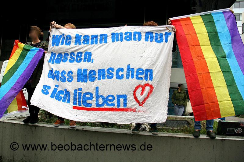 Protest gegen Homophobie am Rande der Anti-Bildungsplan-Proteste im April 2014. Quelle: Beobachter News