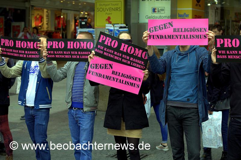 Protest gegen Homophobie und relig. Fundamentalismus am Rande der Anti-Bildungsplan-Proteste im April 2014. Quelle: Beobachter News