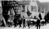 Die Mössinger "Antifaschistische Aktion" trommelt beim "Roten Tag" am 10. Juli 1932 in Tübingen. Viele dieser Teilnehmer beteiligten sich auch am Generalstreik gegen Hitler im Januar 1933. Von dem Streik selber sind keine Fotos bekannt