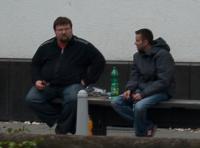 aschaffenburg: babic macht pause, kamerad trinkt bierchen