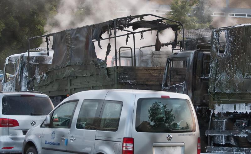 Beri einem Brand auf dem Bundeswehr Diensleistungszentrum in Vahrenheide sind 13 Fahrzeuge zerstört worden.Foto: May 