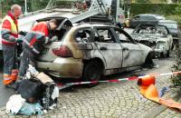 Ausgebrannte Autos im Hamburger Stadtteil Harvestehude. Bislang unbekannte Täter zerstören in der Stadt nicht nur teures Eigentum, sie bringen, wie erst vergangene Woche, auch Menschen in Lebensgefahr...