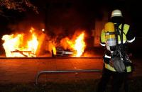 Laut Medienberichten brannten die Telekomautos vollständig aus. 80.000€ Sachschaden.