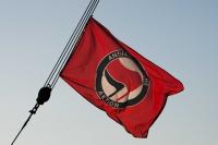 Antifa Flagge weht über Schöneweide