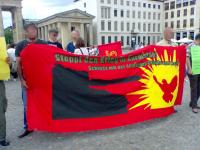 Transparent "Stoppt den Krieg in Kurdistan! - Schluss mit der deutschen Beihilfe zum Mord!"