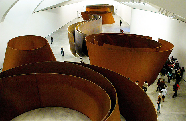 Richard Serra Plastiken im Guggenheim Museum