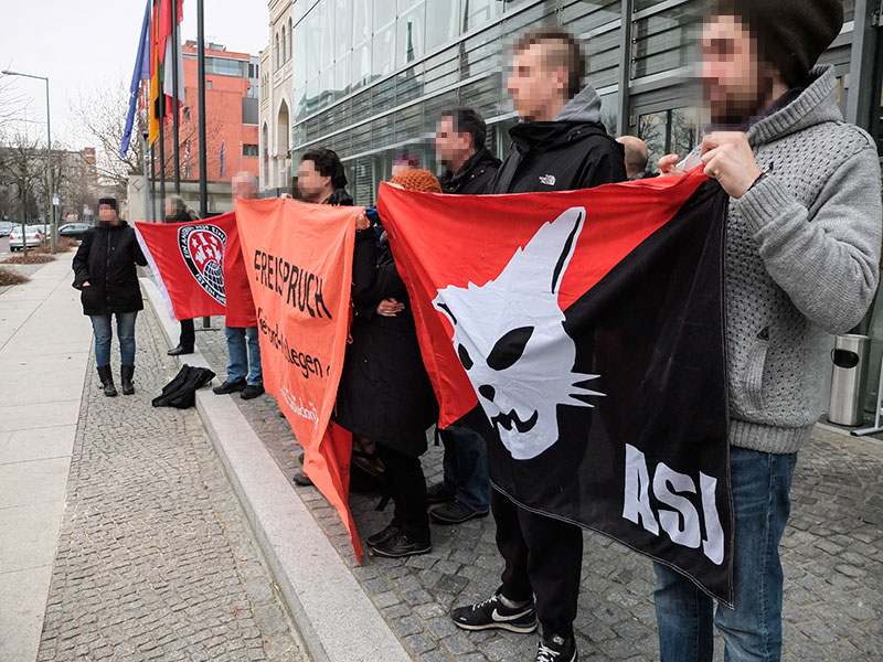 Protest vor Landesvertretung NRW