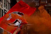 Antifaschistische Aktion: Fahne & Bengalo