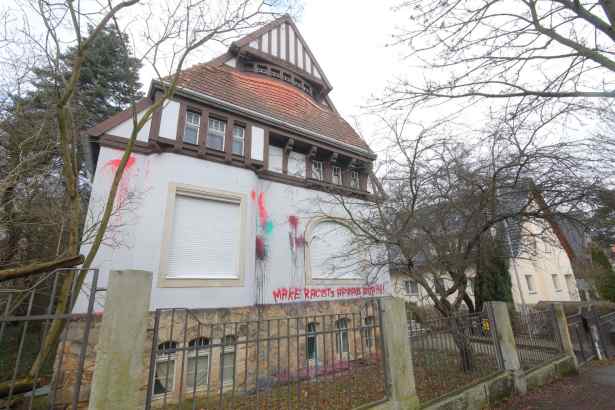 In der Nacht zum Donnerstag wurde ein Farbbomben-Anschlag auf die Villa der Burschenschaft Salamandria verübt. 