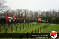 Antifaschist_innen gedenken der Zwangsarbeiter_innen auf dem Waldfriedhof in Riegelsberg