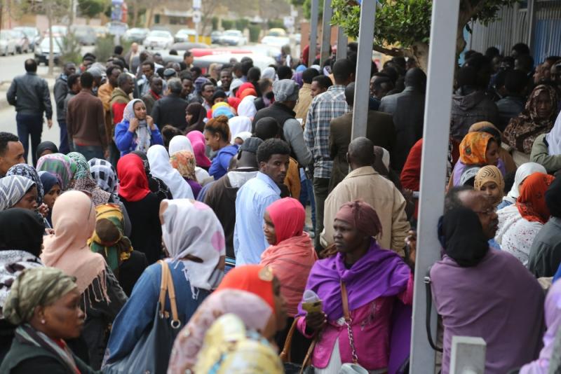 Refugees queue to be registered as they wait outside UNHCR office in 6th of October city at the outskirts of Cairo, Egypt (Asmaa Waguih/UNHCR)