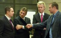 von links nach rechts: Marc Doll (stellvertretender Parteivorsitzender DIE FREIHEIT), Rene Stadtkewitz (Parteivorsitzender DIE FREIHEIT), Geert Wilders (PVV) und Michael Stürzenberger