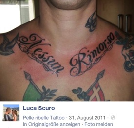 Ein Indiz dafür, dass es sich bei Luigi und Luca Scuro nicht nur um eine „Konzertbekanntschaft“ handelt, zeigt ein Blick auf folgendes Foto im Profil von Luca Scuro, welches offenkundig den Oberkörper ihres Freundes zeigt