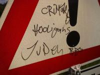 Antisemitischer Tag von Fabian Klennert an einem Verkehrsschild in Fahrland