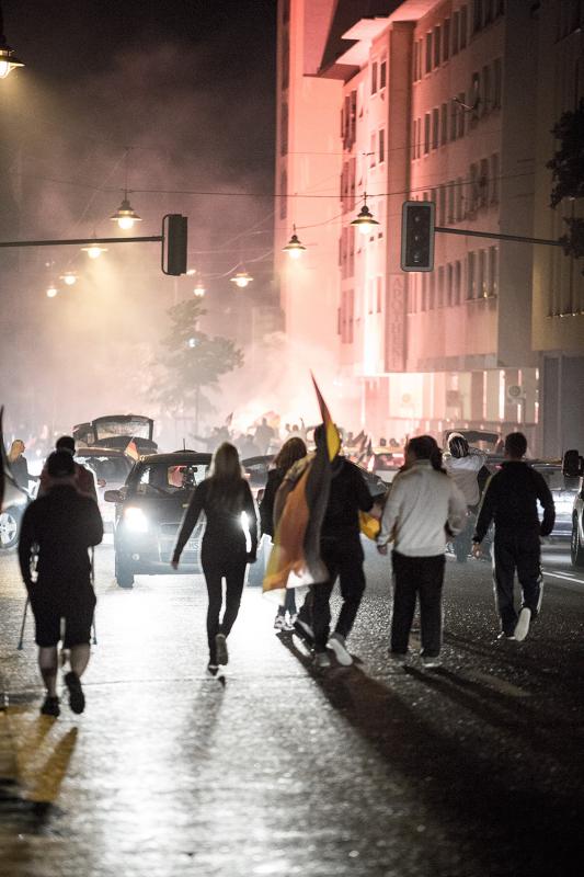 Böller, Bengalos, Rauchbomben; während der Proteste setzten die Autonomen immer wieder Pyrotechnik ein.