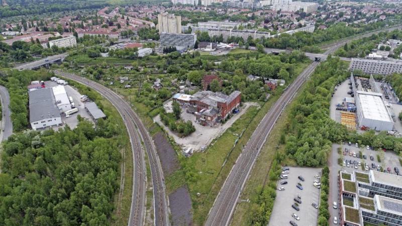 Umgeben von Bahntrassen und einer 109 Jahre alten Kleingartenanlage: Das besetzte „Black Triangle“ in Connewitz