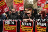 Die KS "Deutsche Eiche" am 24.11.2012 auf einem NPD-Aufmarsch in Rudow - links Romano Subke, mitte Paul Schilling, links dahinter Steven Budde (alle drei Sonnenbrille) 