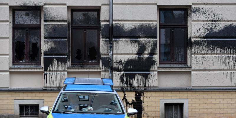 Geteert: die Außenwand von Kudlas Büro in Leipzig Foto: dpa