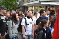 Kai König (mit "Fuck Israel"-Shirt, Aktivist der "Nationalen Sozialisten Rhein Main") plus drei Personen im Anhang