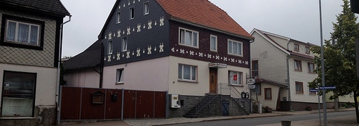 Diese Immobilie erwarben Neonazis in Crawinkel, um unter anderem Rechtsrock-Konzerte darin auszurichten.