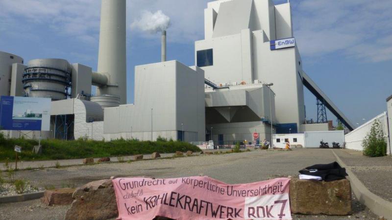 Transpi "Grundrecht auf Körperliche Unversertheit deshalb kein Kohlekraftwerk RDK7"