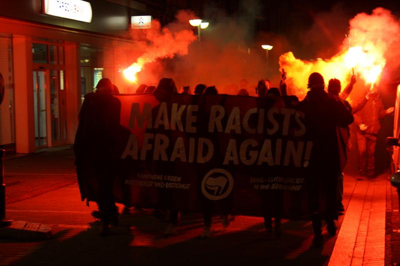 Sponti "Make Racists Afraid Again" durch Frankfurt Bornheim 2