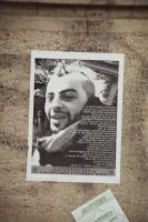 Plakat zur Erinnerung an Davide Cesare im März 2003 (Foto Azzoncao)