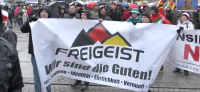 Demo in Zwickau mit Freigeist (links am Transparent, Marko Nestmann)