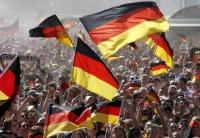 Deutschland feiert Siege, Erfolge und immer sich selbst - Armut und Ausgrenzung hingegen feiert niemand sondern machen betroffen und sind für jeden Nationalisten ein Aufruf zu mehr (nationaler) Solidarität