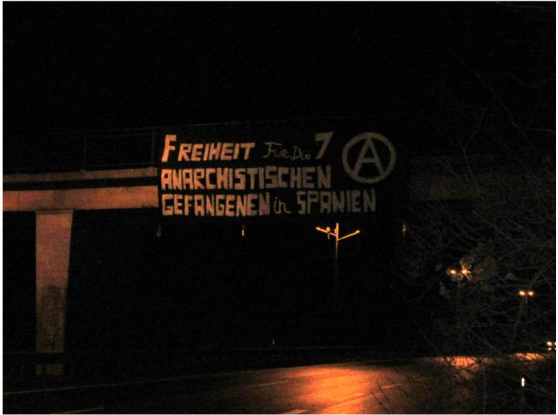 Solidaritätstransparent mit Anarchist_innen in Spanien 2