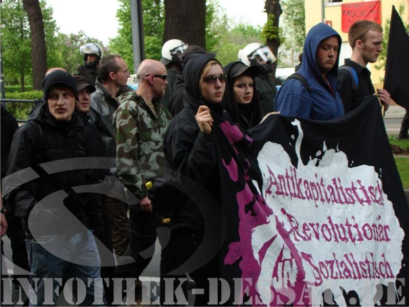 01.05.2010 in Berlin: „Unserem Volk eine Zukunft! [...] Nationaler Sozialismus – jetzt!“ (2/2)