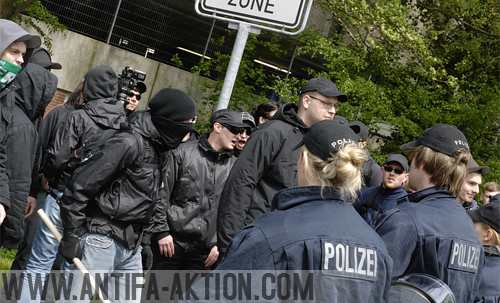 15.05.2010: Abschluss einer neonazistischen „Aktionswoche“ im Raum Delmenhorst: Müller vermummt. (2/4)