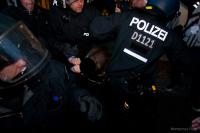 Polizei greift Demonstrant_innen an und provoziert Festnahmen