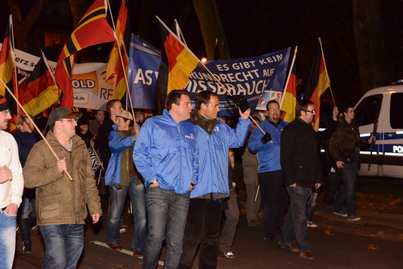 7 Beim Naziaufmarsch in Duisburg am 09.11.2013