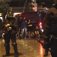 In Barcelona ist es in der Nacht zu Donnerstag zu Zusammenstößen zwischen Demonstranten und Polizei gekommen.  Foto: dpa